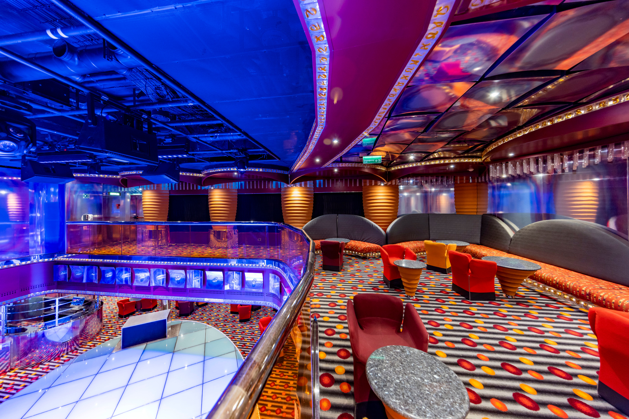 MyCruise Carnival Luminosa Offentlige-arealer Barer-lounger-atrium6
